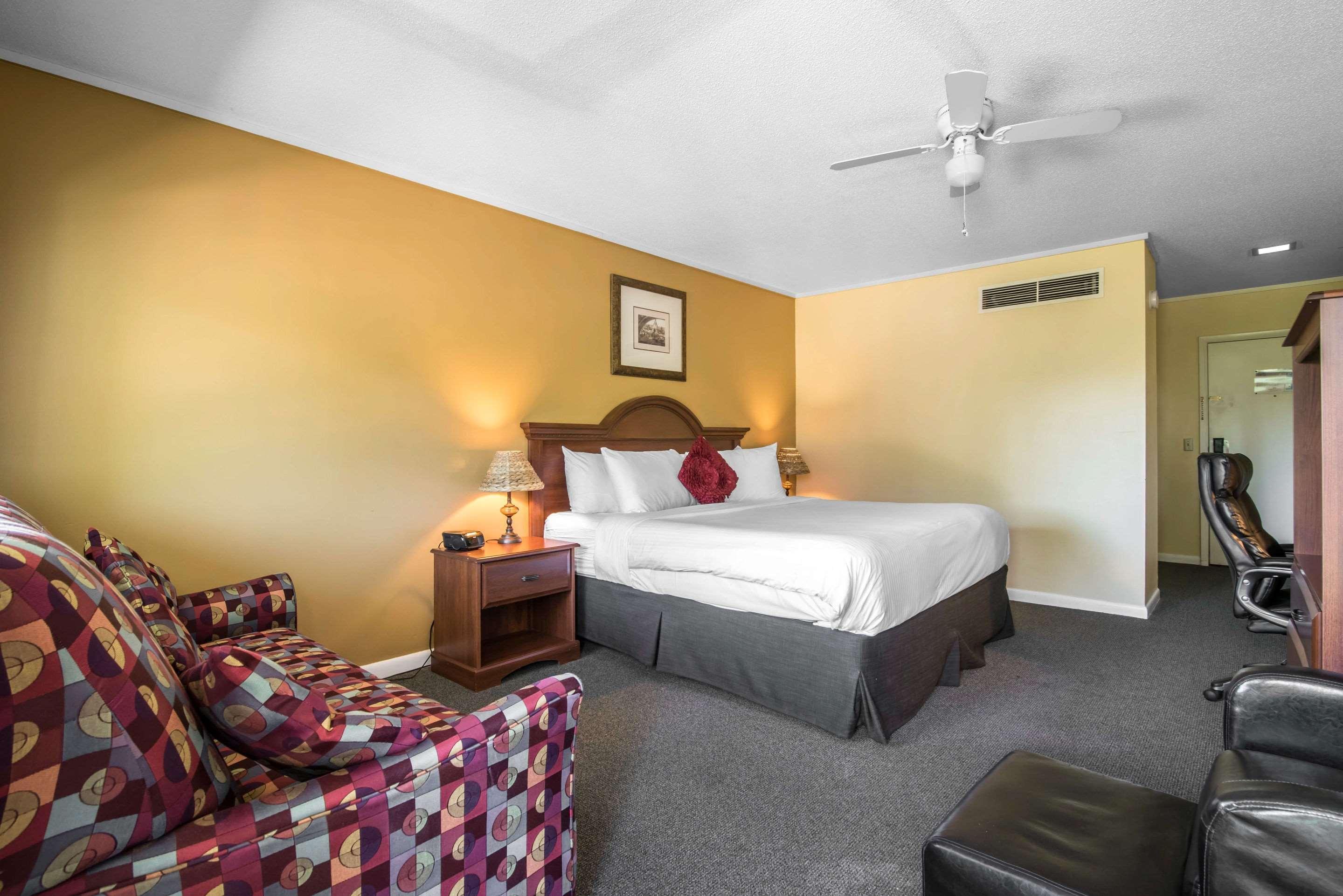 Tiltonlodge Inn & Suites エクステリア 写真