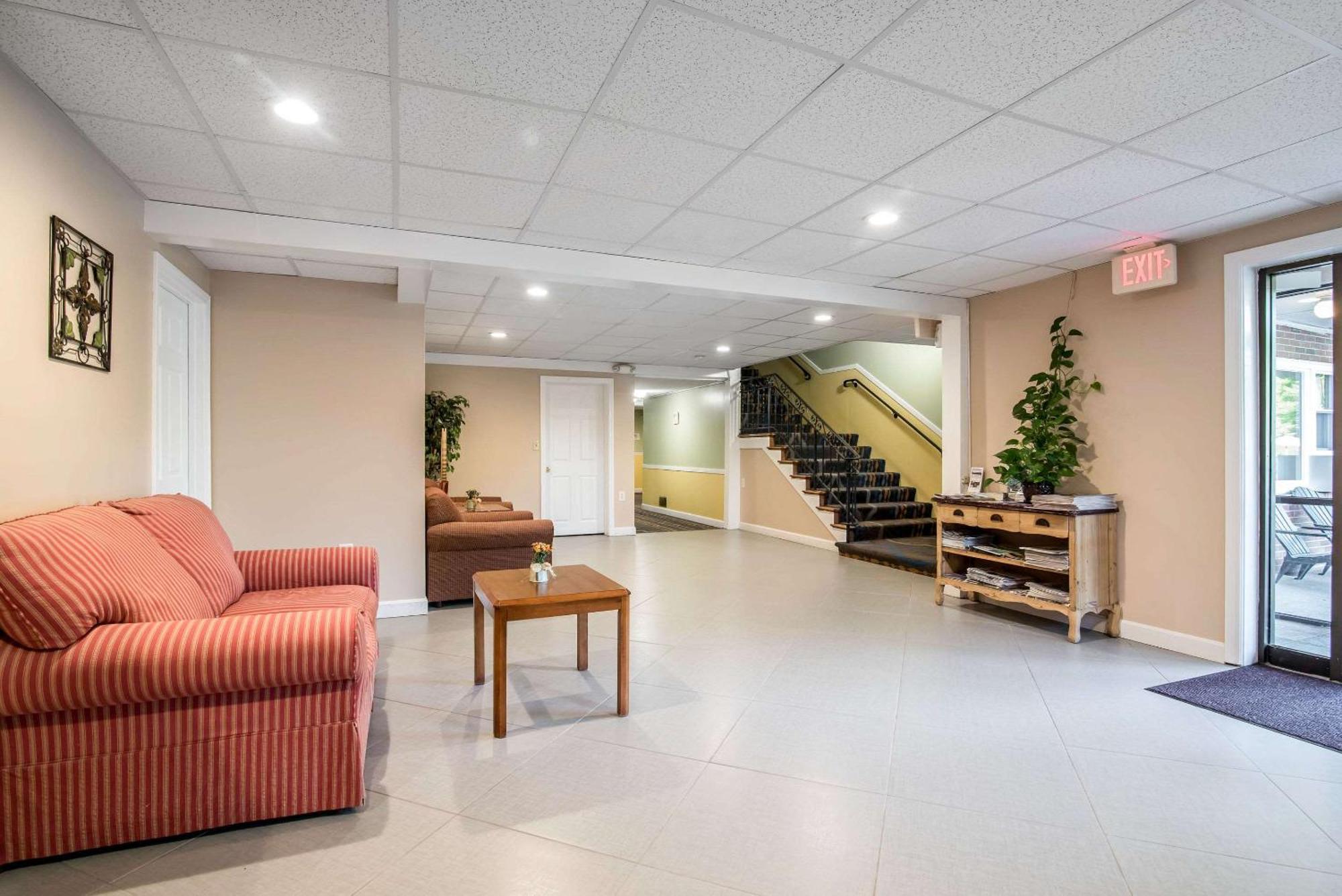 Tiltonlodge Inn & Suites エクステリア 写真
