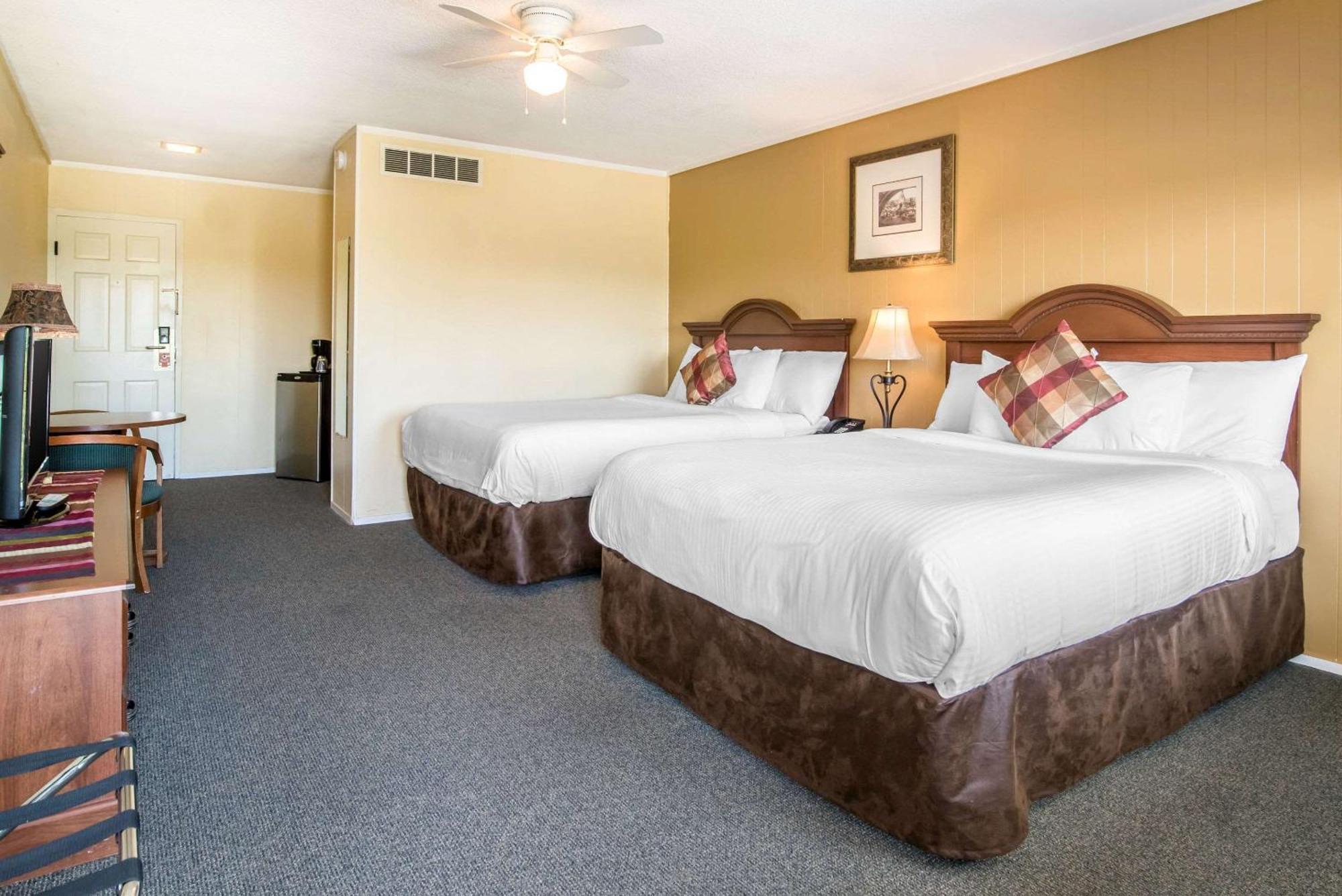 Tiltonlodge Inn & Suites エクステリア 写真