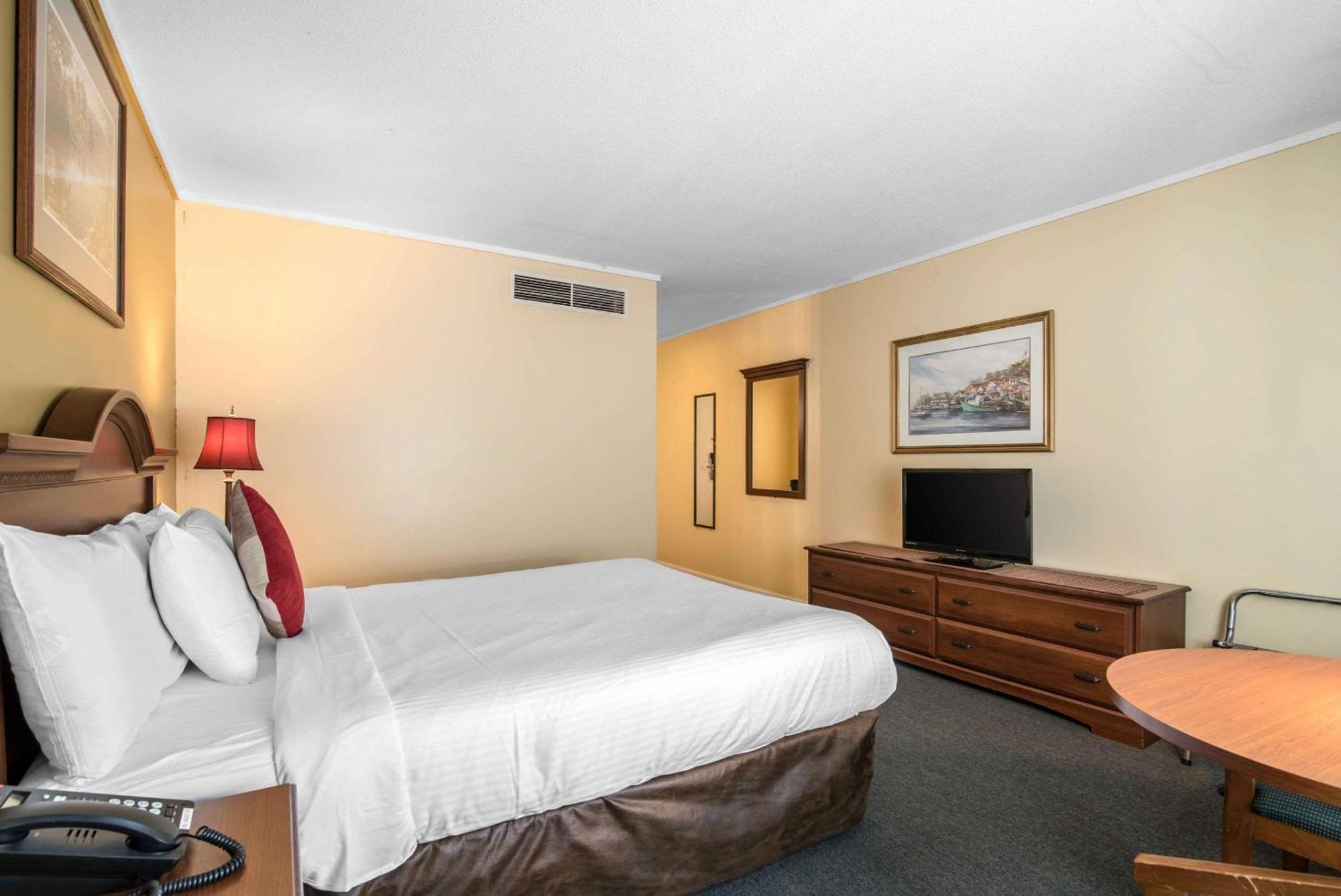 Tiltonlodge Inn & Suites エクステリア 写真