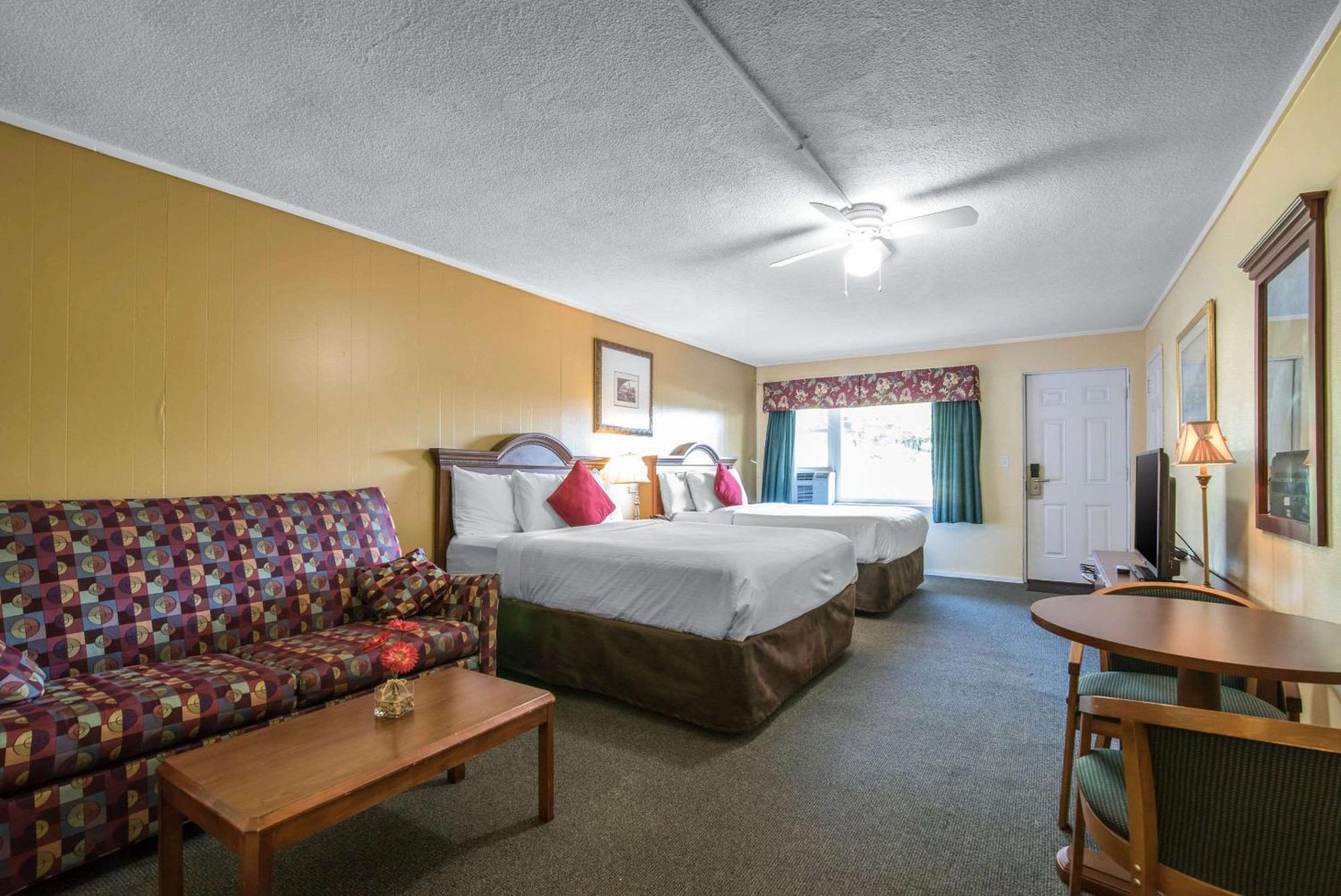 Tiltonlodge Inn & Suites エクステリア 写真