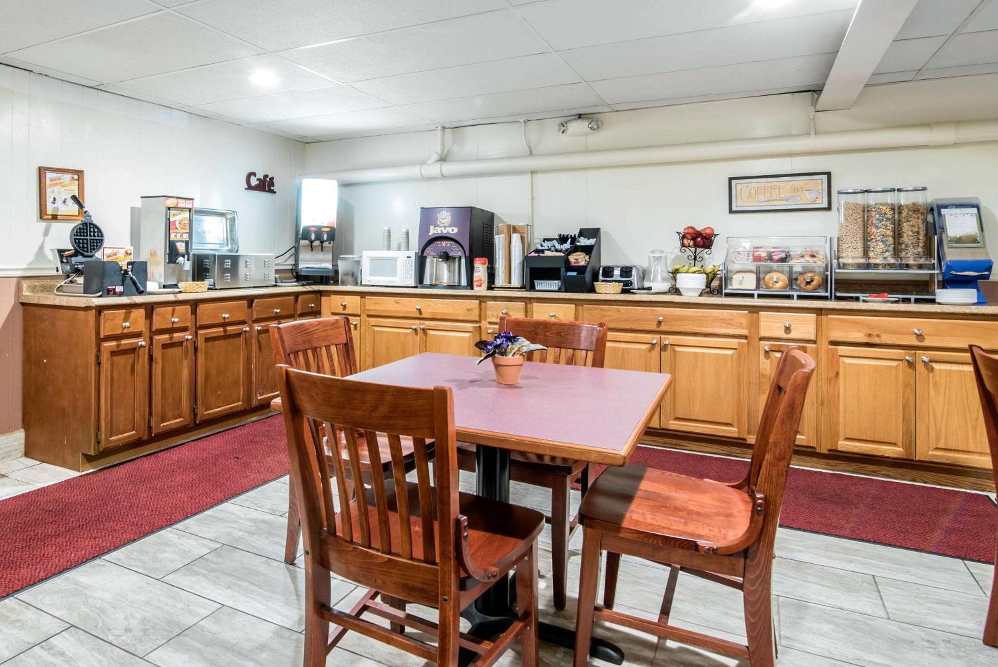 Tiltonlodge Inn & Suites エクステリア 写真