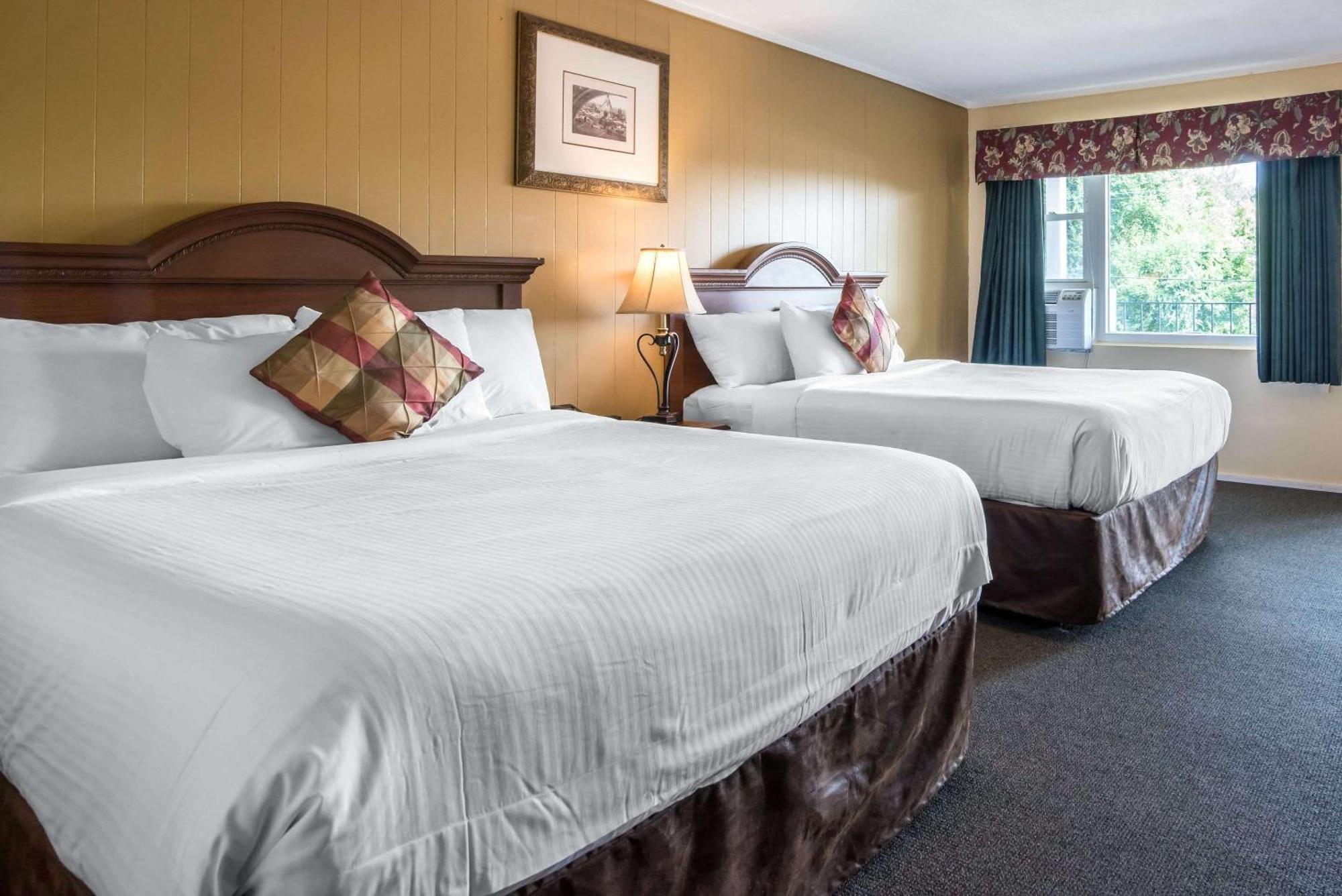 Tiltonlodge Inn & Suites エクステリア 写真