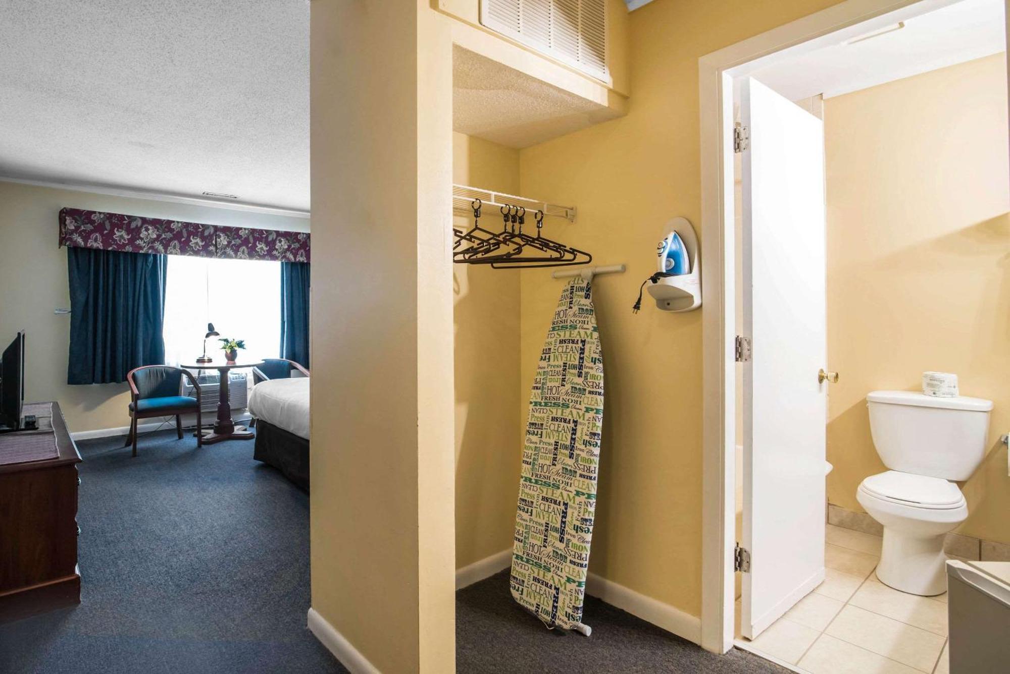 Tiltonlodge Inn & Suites エクステリア 写真