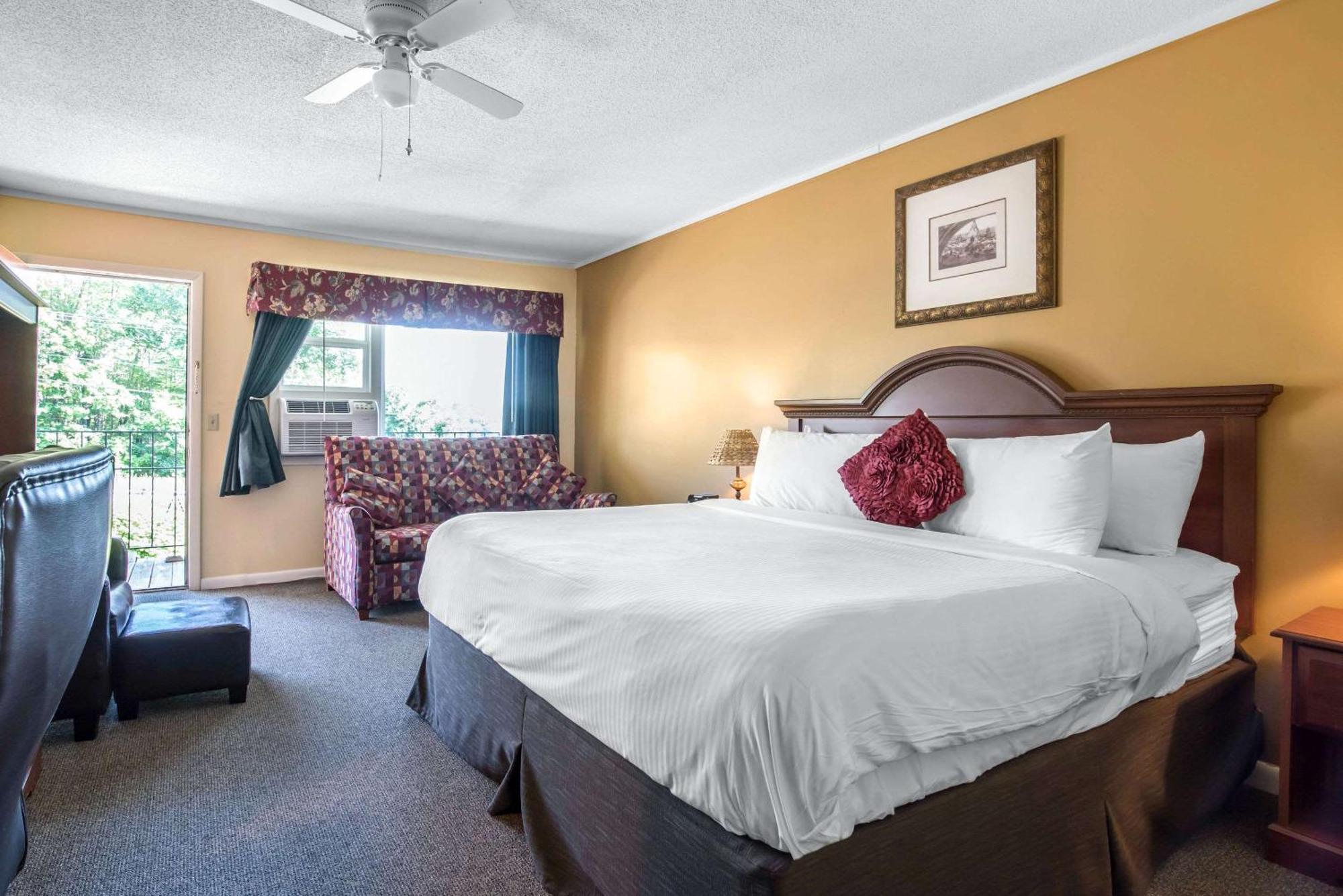 Tiltonlodge Inn & Suites エクステリア 写真
