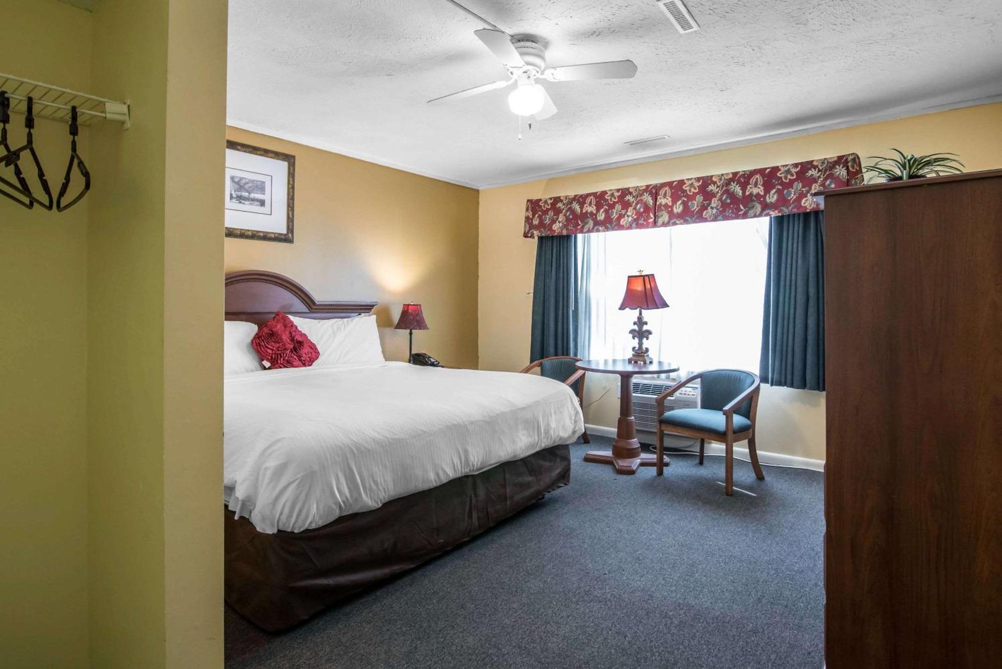 Tiltonlodge Inn & Suites エクステリア 写真
