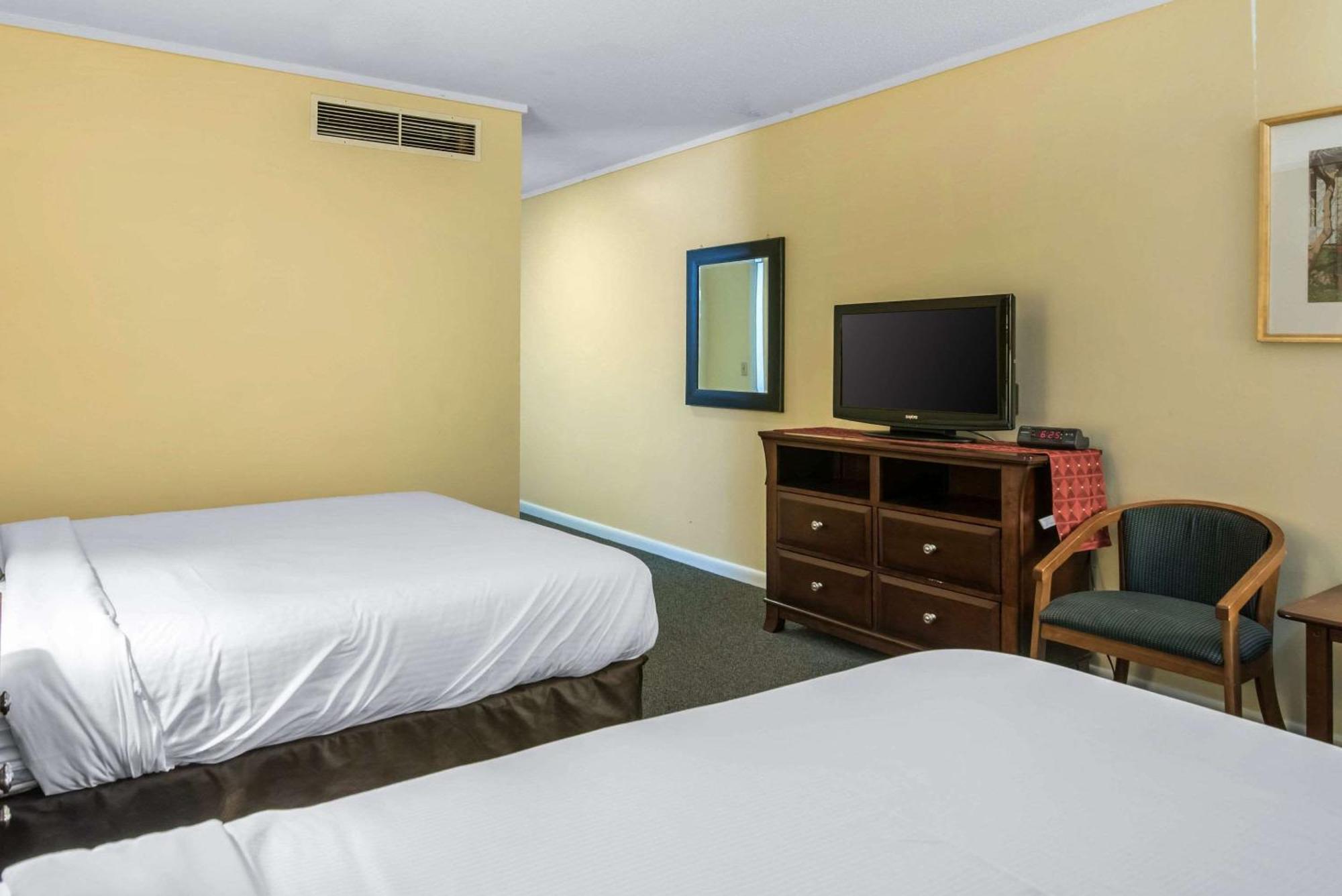 Tiltonlodge Inn & Suites エクステリア 写真