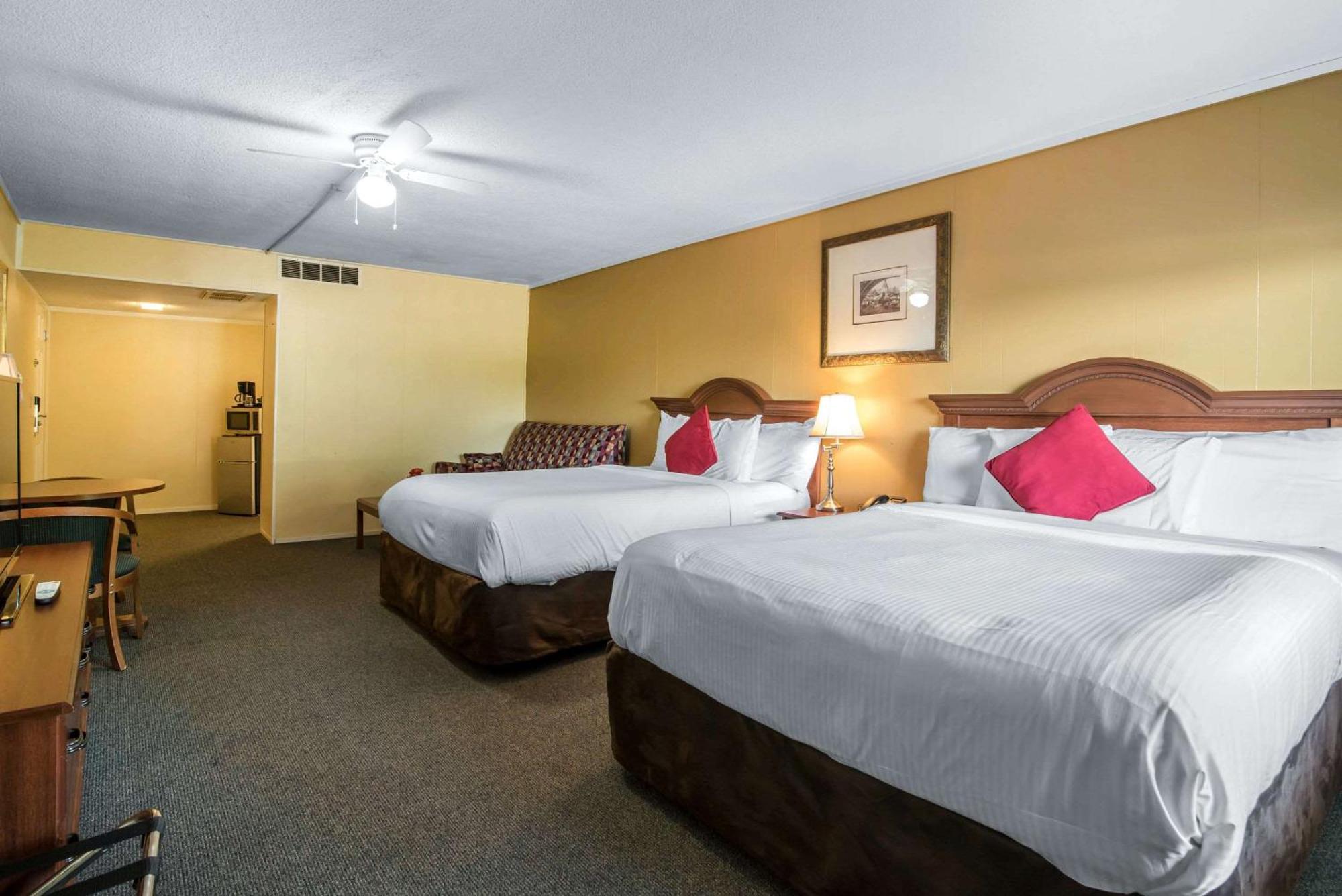 Tiltonlodge Inn & Suites エクステリア 写真